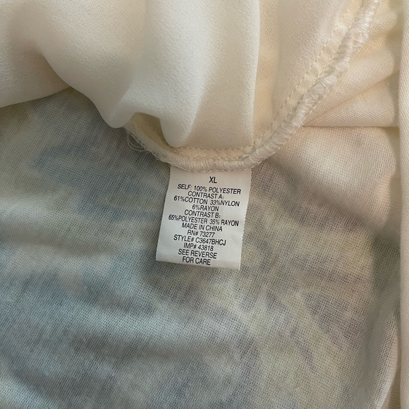 Candies Junior long sleeve tunic blouse. Beautiful Crocheted back and shoulders - Picture 7 of 8